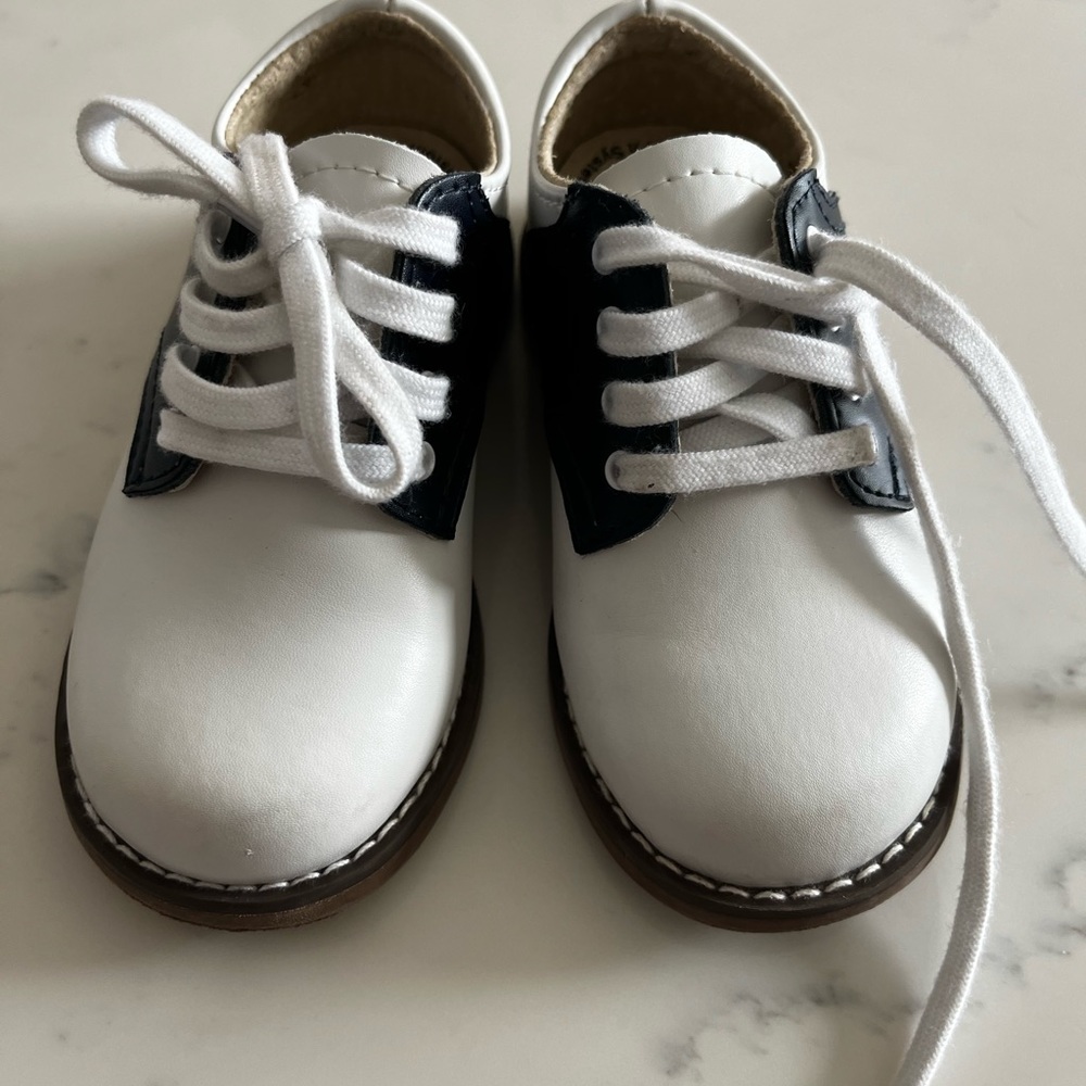Footmates Cheer Oxford Dress Shoes